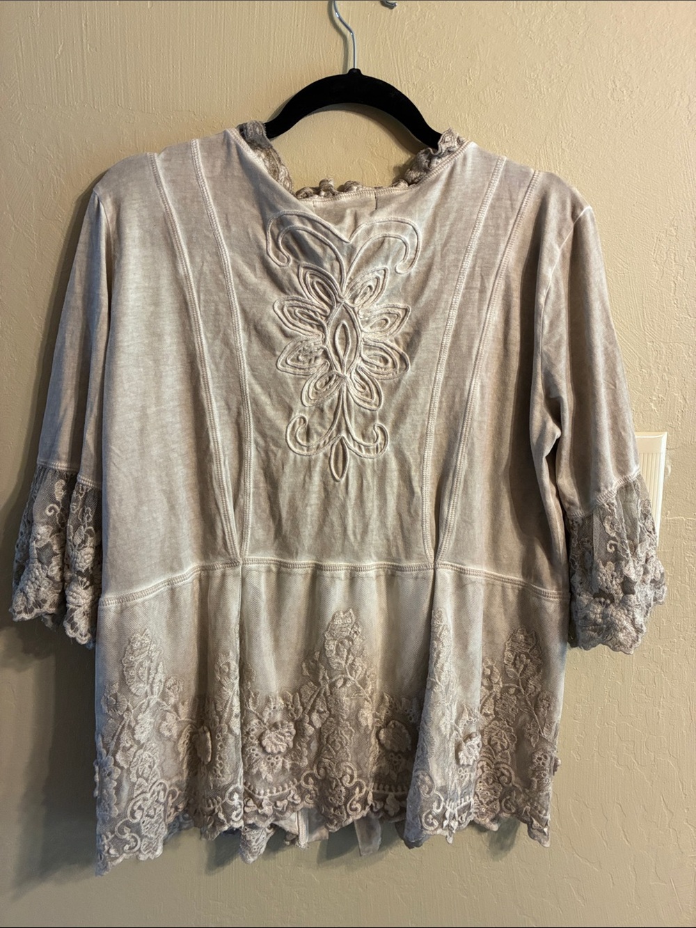 Gretty Zueger Cream Quilted Lace-Trim top . - Picture 3 of 4